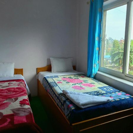 Hotel Aarjan And Restaurant Pokhara Extérieur photo