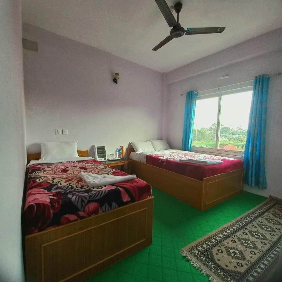Hotel Aarjan And Restaurant Pokhara Extérieur photo