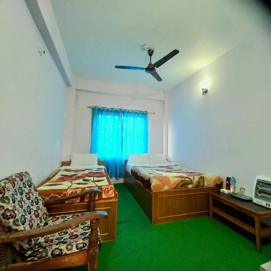 Hotel Aarjan And Restaurant Pokhara Extérieur photo