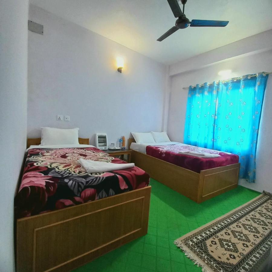 Hotel Aarjan And Restaurant Pokhara Extérieur photo