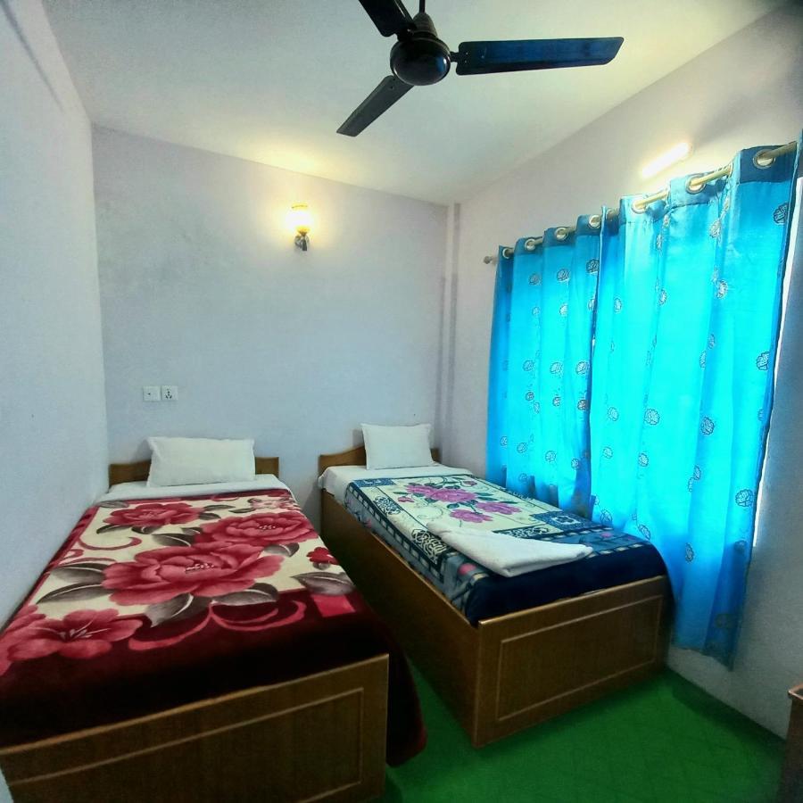 Hotel Aarjan And Restaurant Pokhara Extérieur photo