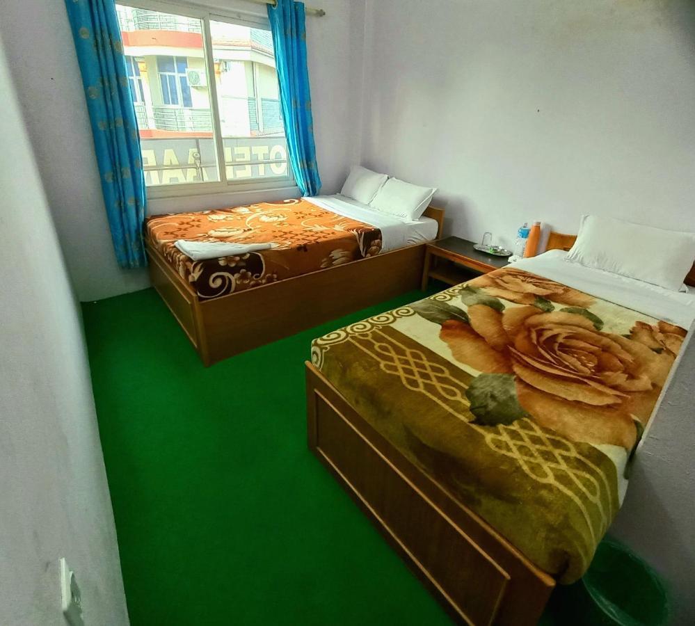 Hotel Aarjan And Restaurant Pokhara Extérieur photo