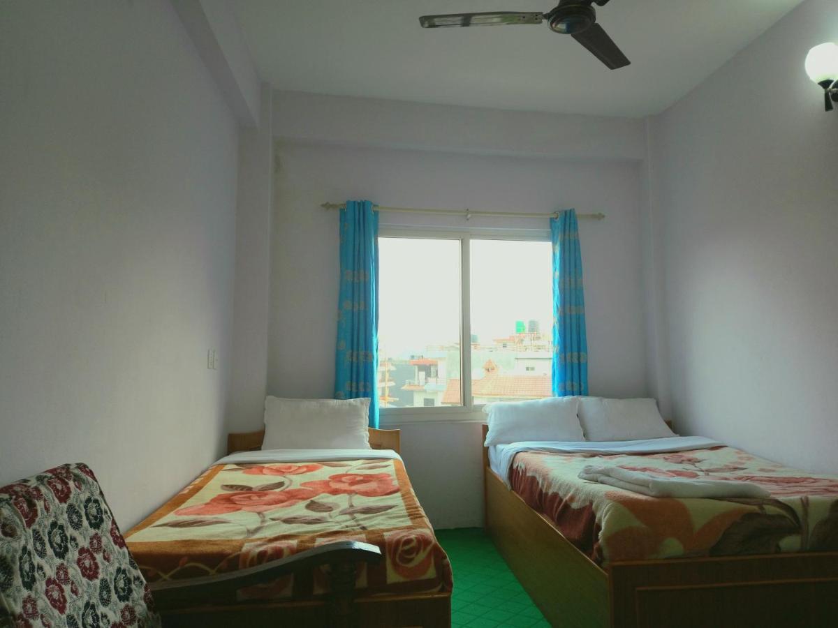 Hotel Aarjan And Restaurant Pokhara Extérieur photo