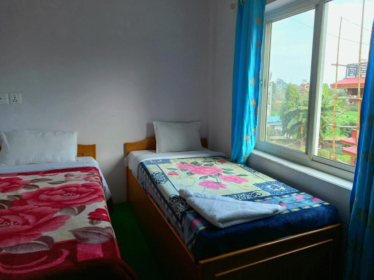 Hotel Aarjan And Restaurant Pokhara Extérieur photo