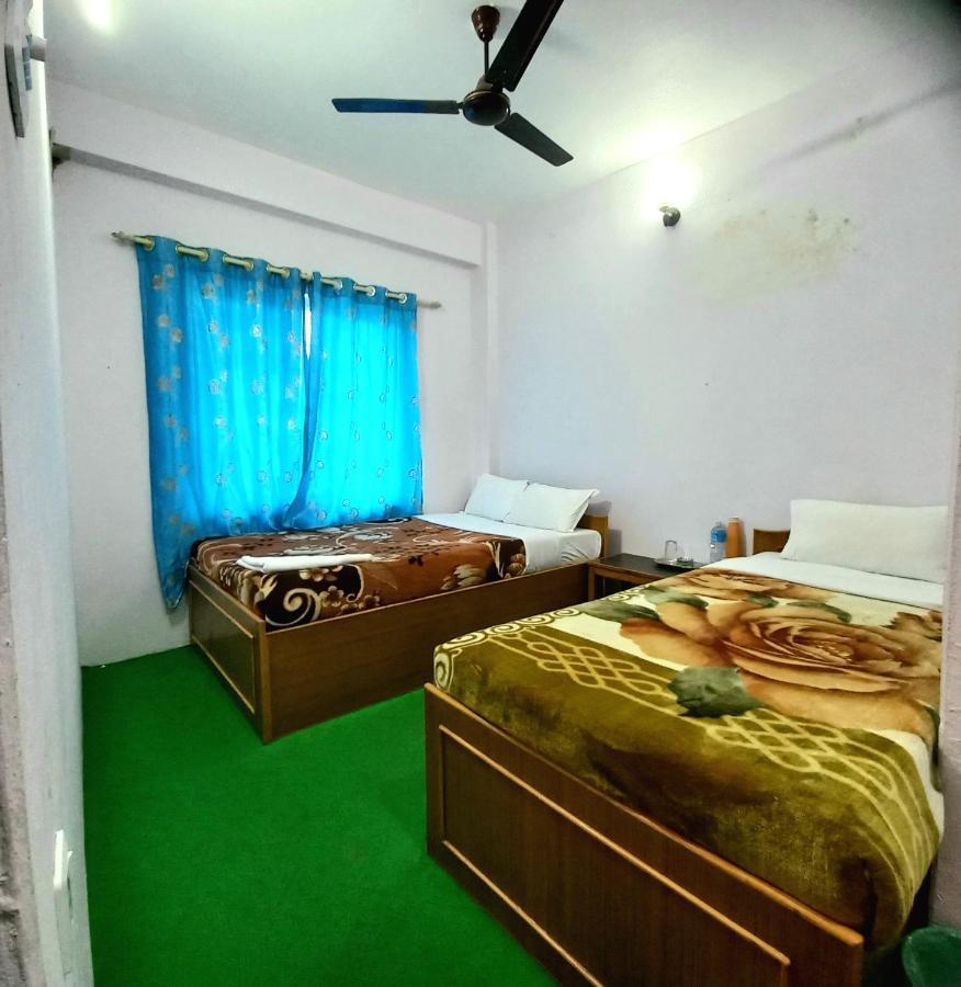 Hotel Aarjan And Restaurant Pokhara Extérieur photo