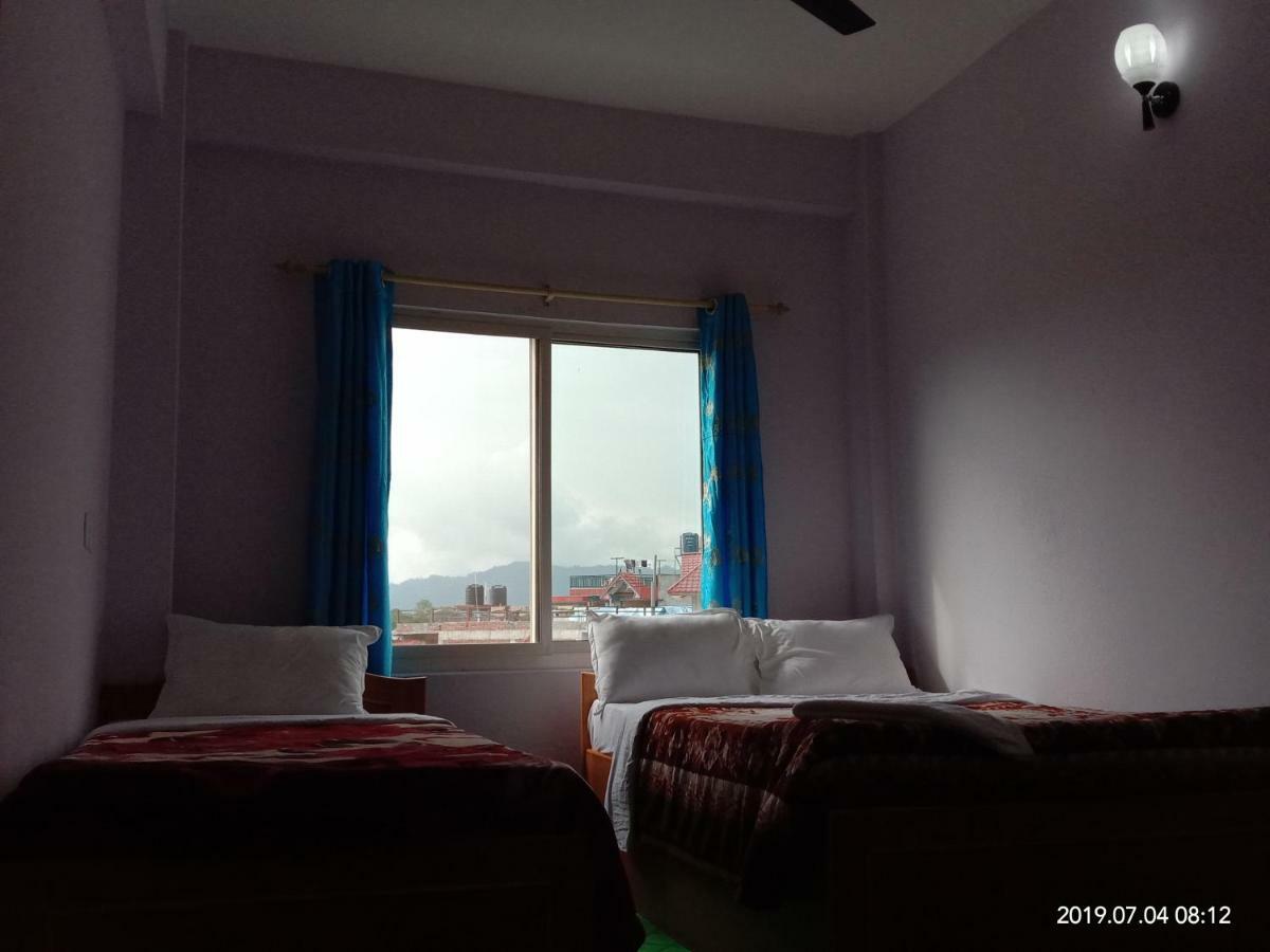 Hotel Aarjan And Restaurant Pokhara Extérieur photo