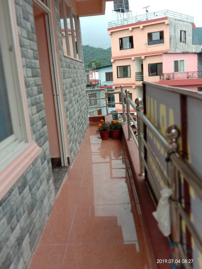 Hotel Aarjan And Restaurant Pokhara Extérieur photo