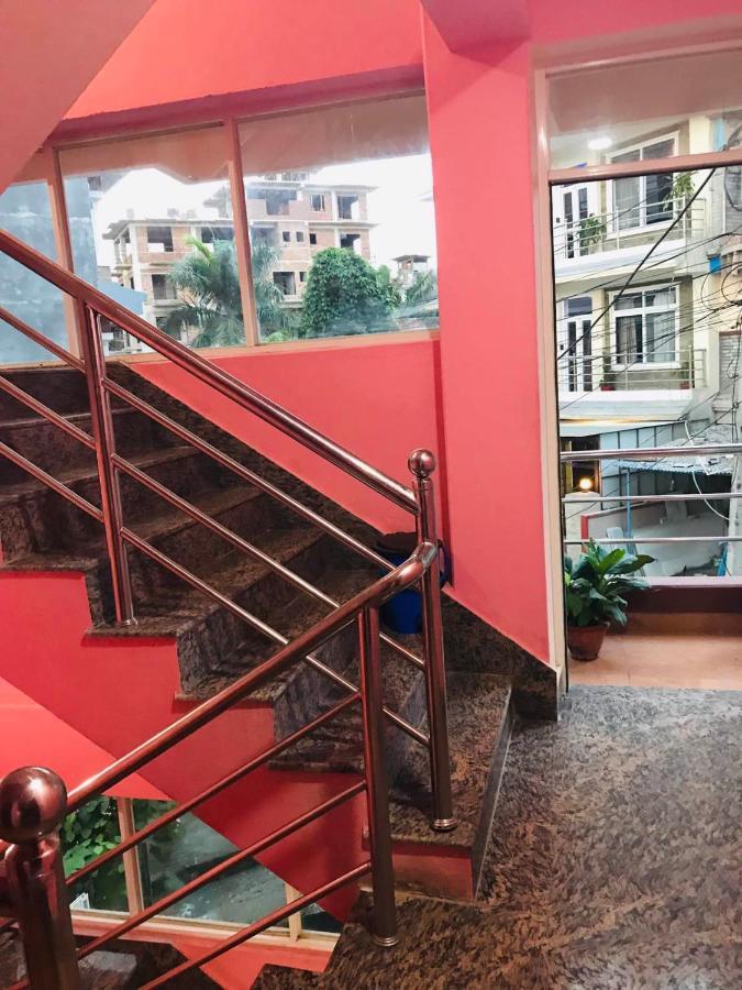 Hotel Aarjan And Restaurant Pokhara Extérieur photo