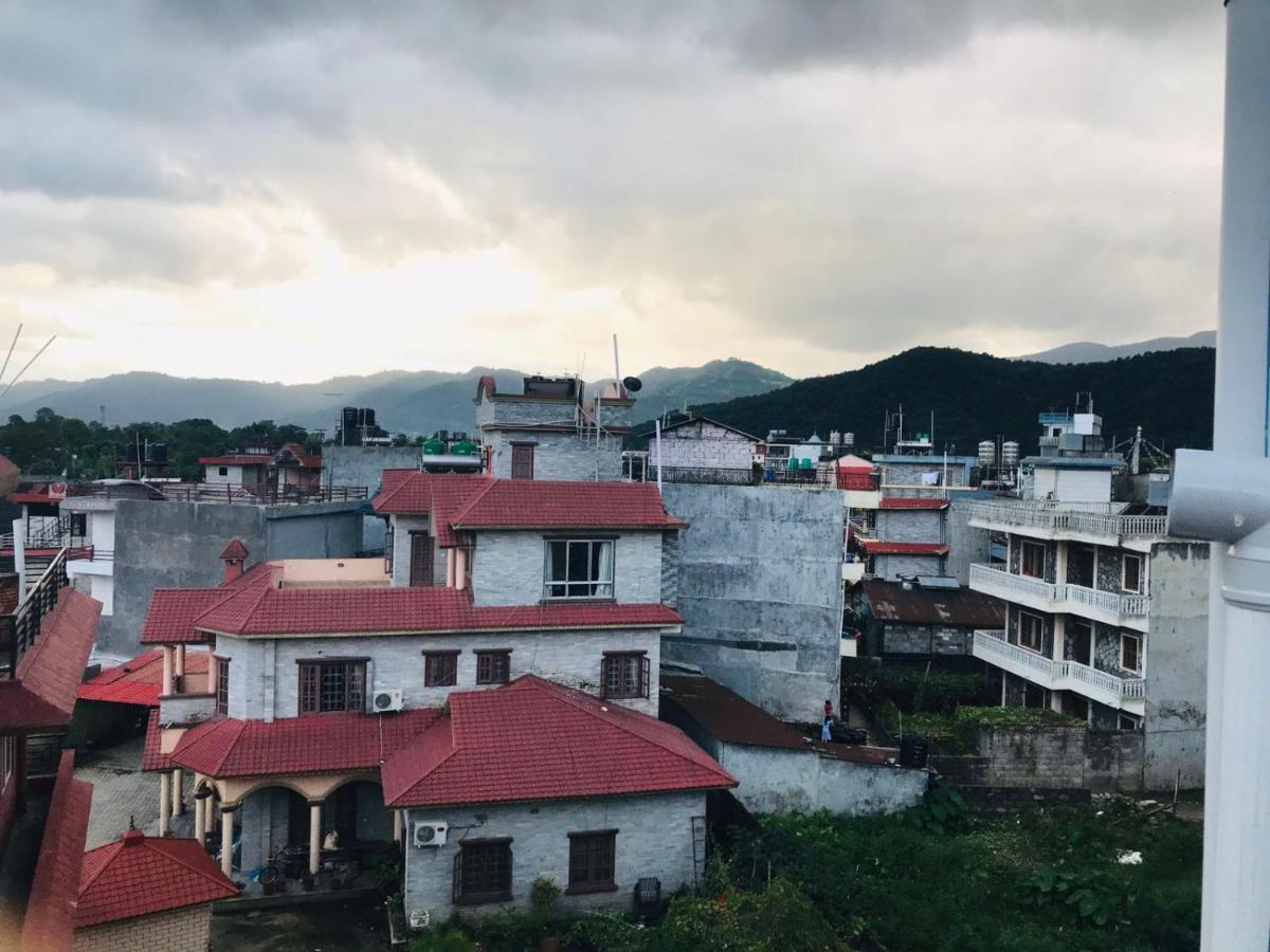Hotel Aarjan And Restaurant Pokhara Extérieur photo